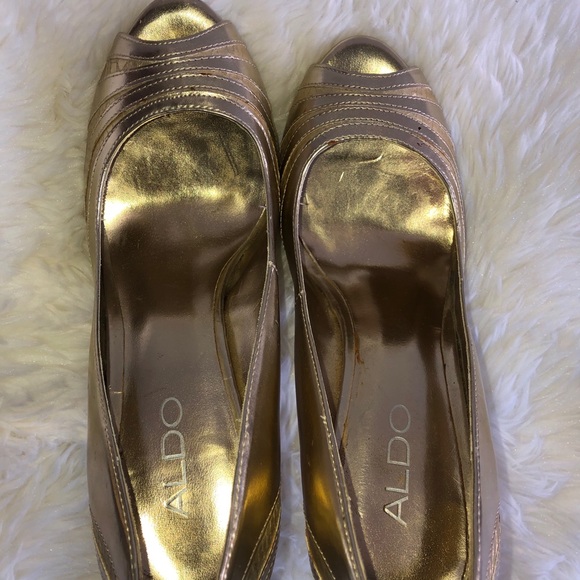 Aldo Gold Stilettos - Picture 2 of 3